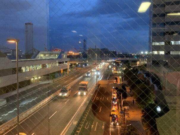 夜の首都高速道路
