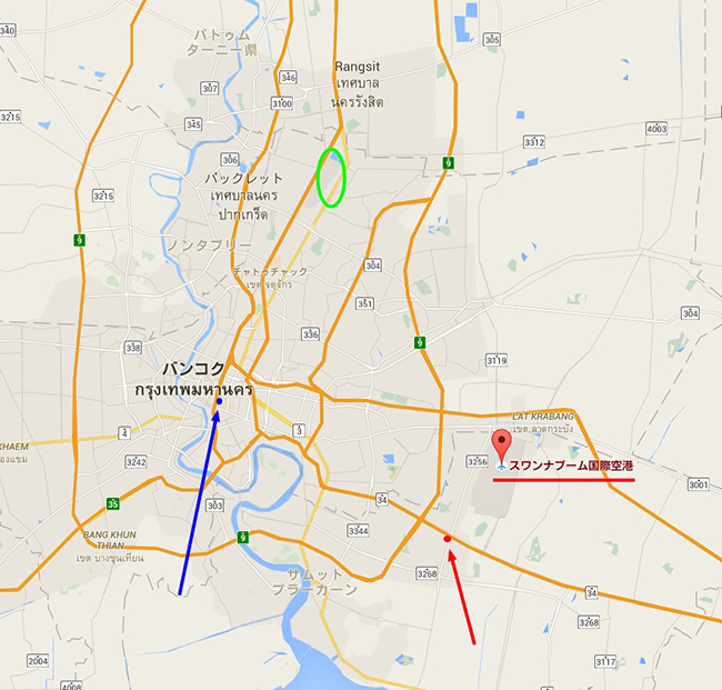 赤い矢印先がバンナー市場。青い矢印先がパトゥムワン市場。緑色の丸がドンムアン（旧バンコク国際空港）空港