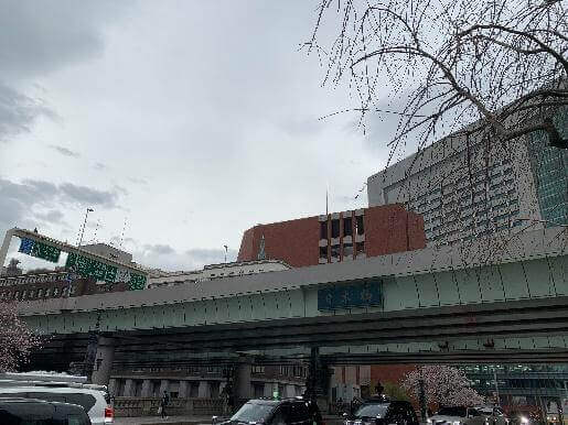 日本橋上にかかる首都高速道路