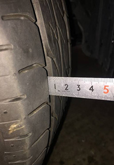 タイヤ残存溝の測定