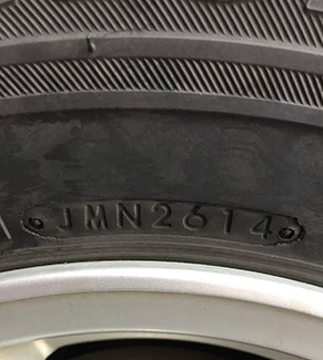 タイヤの製造年周（2614）