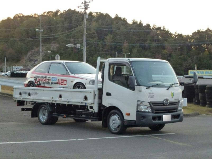 静岡大学自動車部の使用する準中型トラック