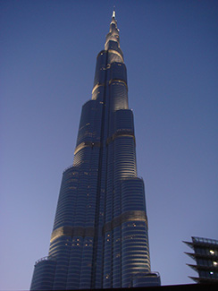 ブルジュ・ハリファは高さ828メートル