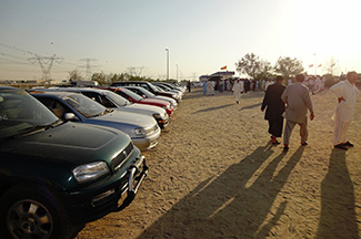 UAEのドバイ（Dubai）での中古車卸売り風景
