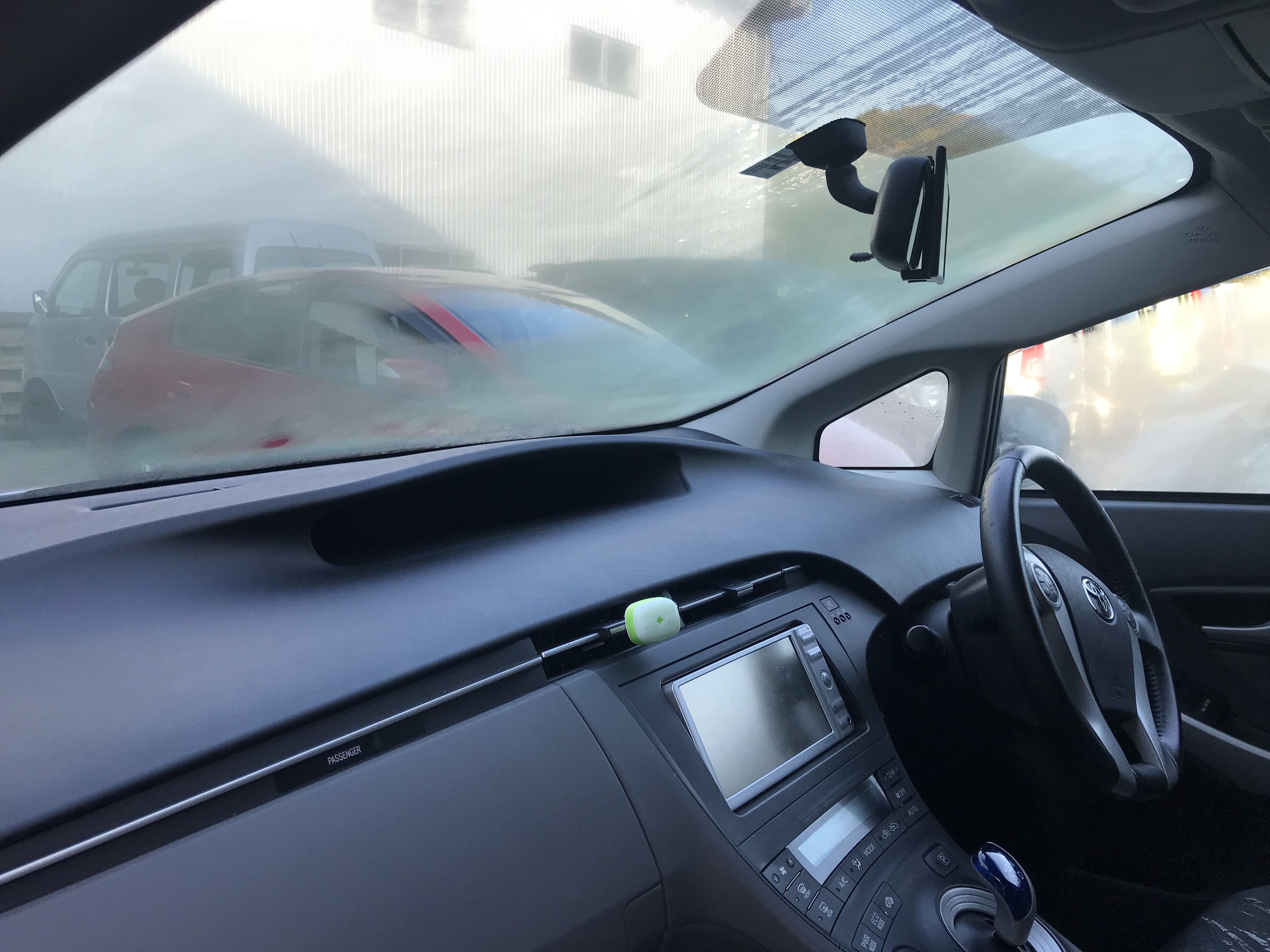 車内浸水により湿気たフロントガラス