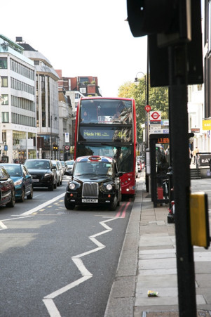 ロンドンタクシーと二階建てバス