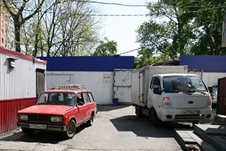 ジクリー（ラーダ）と、韓国製小型トラック